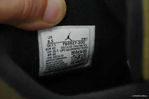Craft Jordan 4 Medium Olive Air FB9927-200 0604